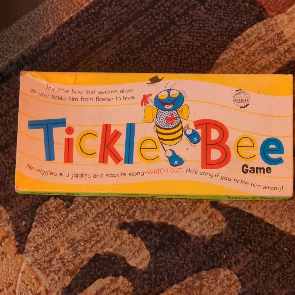 1956 Vintage Tickle Bee Game - Yellow Bee Family Board Game - Picture 1 of 5